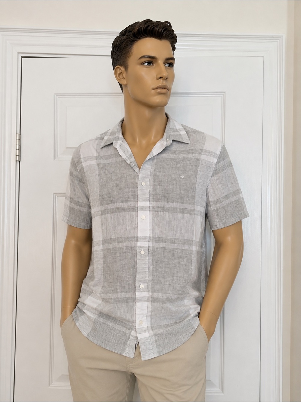Calvin Klein Gray & White Plaid Short-Sleeve Button-Down Shirt